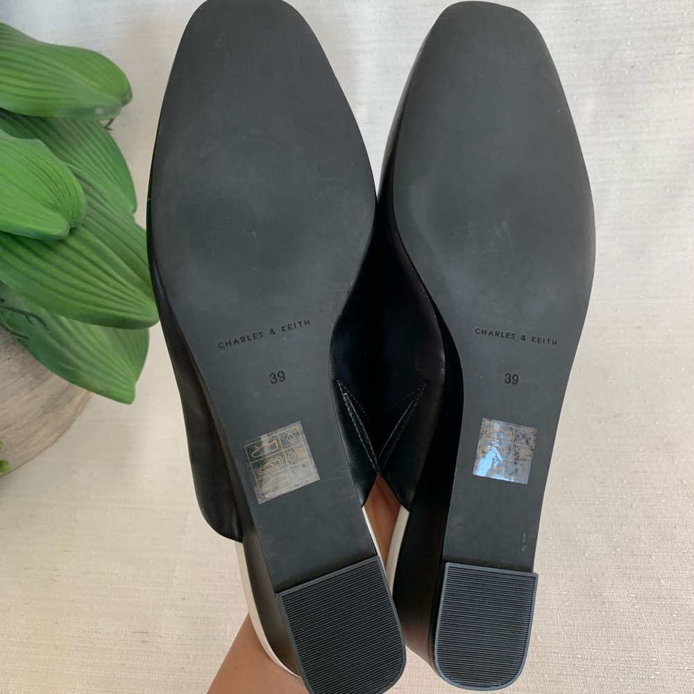 NWOT Charles & Keith Black Faux Leather Wedged Loafer Mules Woman’s EU39 US 8 - Picture 10 of 10